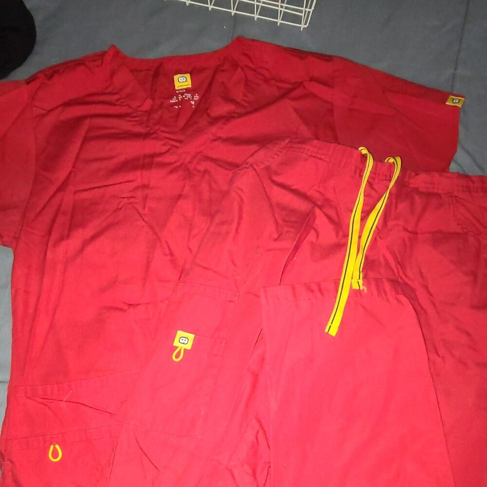 Wonder wink scrubs red